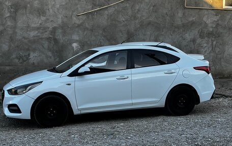 Hyundai Solaris II рестайлинг, 2018 год, 630 000 рублей, 2 фотография