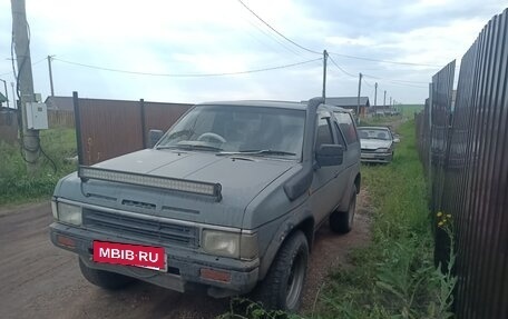 Nissan Terrano II рестайлинг, 1993 год, 490 000 рублей, 2 фотография