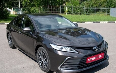 Toyota Camry, 2022 год, 5 600 000 рублей, 2 фотография