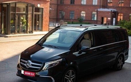 Mercedes-Benz V-Класс, 2020 год, 9 999 999 рублей, 15 фотография