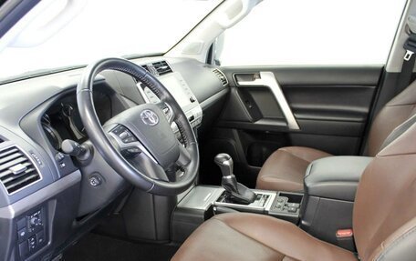 Toyota Land Cruiser Prado 150 рестайлинг 2, 2020 год, 6 900 000 рублей, 12 фотография