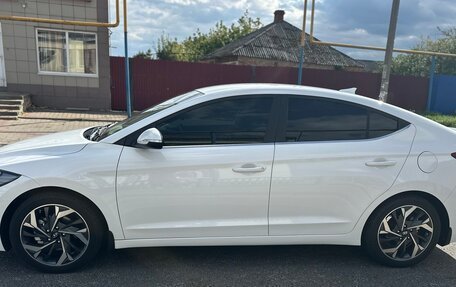Hyundai Elantra VI рестайлинг, 2018 год, 1 750 000 рублей, 9 фотография