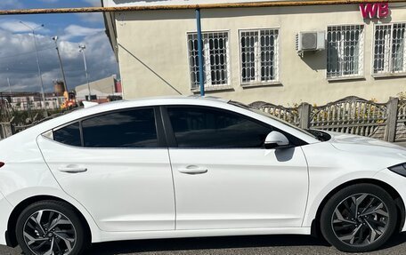 Hyundai Elantra VI рестайлинг, 2018 год, 1 750 000 рублей, 5 фотография