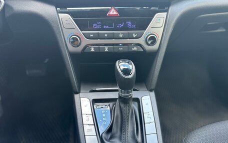 Hyundai Elantra VI рестайлинг, 2018 год, 1 750 000 рублей, 12 фотография