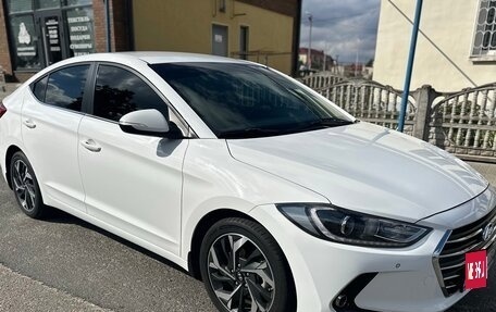Hyundai Elantra VI рестайлинг, 2018 год, 1 750 000 рублей, 4 фотография