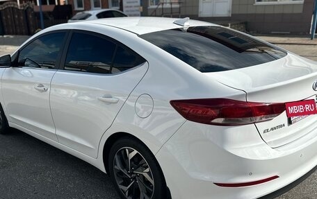 Hyundai Elantra VI рестайлинг, 2018 год, 1 750 000 рублей, 8 фотография