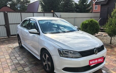Volkswagen Jetta VI, 2012 год, 1 300 000 рублей, 2 фотография