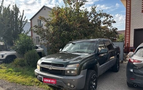 Chevrolet Avalanche I, 2002 год, 1 100 000 рублей, 2 фотография