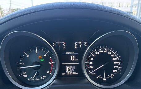 Toyota Land Cruiser 200, 2014 год, 3 440 000 рублей, 10 фотография