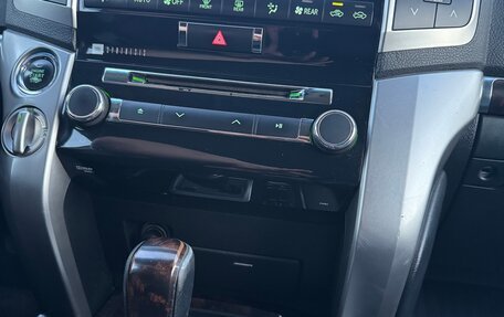 Toyota Land Cruiser 200, 2014 год, 3 440 000 рублей, 12 фотография