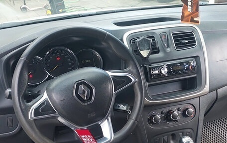 Renault Logan II, 2019 год, 700 000 рублей, 7 фотография