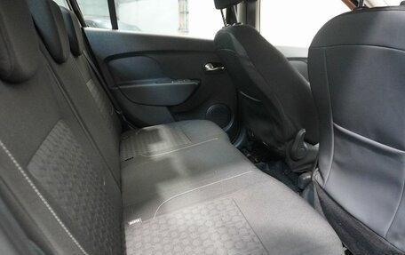 Renault Logan II, 2017 год, 898 000 рублей, 10 фотография