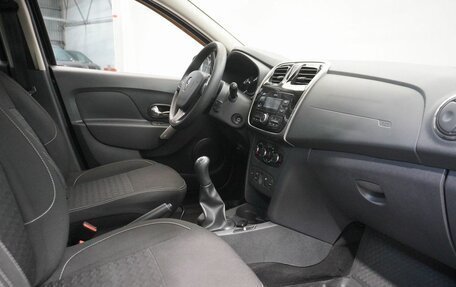 Renault Logan II, 2017 год, 898 000 рублей, 11 фотография