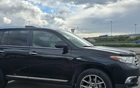 Toyota Highlander III, 2012 год, 1 900 000 рублей, 2 фотография