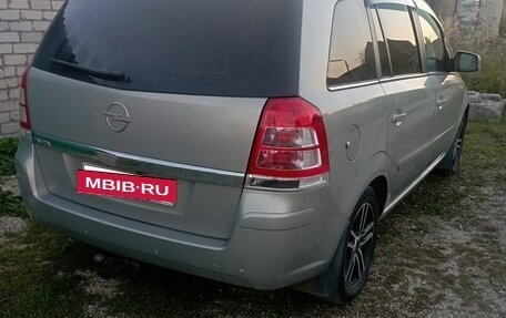 Opel Zafira B, 2011 год, 625 000 рублей, 3 фотография