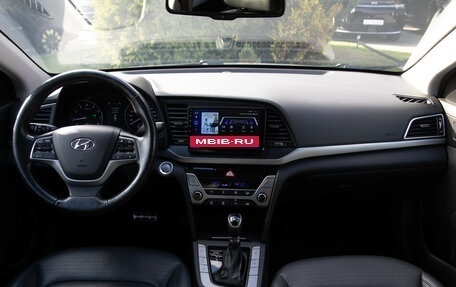 Hyundai Elantra VI рестайлинг, 2016 год, 1 568 000 рублей, 11 фотография