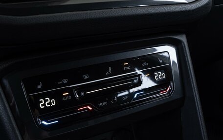 Volkswagen Tiguan II, 2021 год, 3 900 000 рублей, 21 фотография