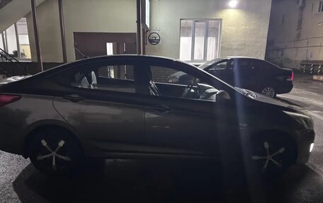 Hyundai Solaris II рестайлинг, 2015 год, 850 000 рублей, 3 фотография