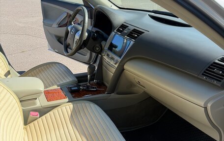 Toyota Camry, 2010 год, 1 150 000 рублей, 10 фотография