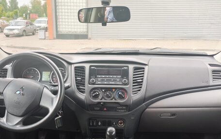 Mitsubishi L200 IV рестайлинг, 2016 год, 2 050 000 рублей, 8 фотография