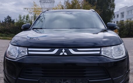 Mitsubishi Outlander III рестайлинг 3, 2013 год, 1 490 000 рублей, 1 фотография