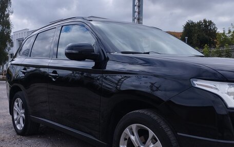 Mitsubishi Outlander III рестайлинг 3, 2013 год, 1 490 000 рублей, 5 фотография