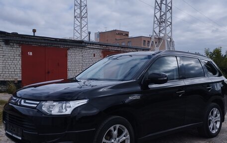 Mitsubishi Outlander III рестайлинг 3, 2013 год, 1 490 000 рублей, 2 фотография