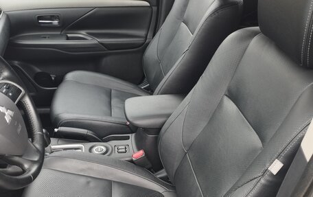 Mitsubishi Outlander III рестайлинг 3, 2013 год, 1 490 000 рублей, 18 фотография