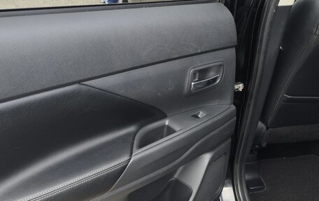 Mitsubishi Outlander III рестайлинг 3, 2013 год, 1 490 000 рублей, 20 фотография