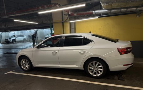 Skoda Superb III рестайлинг, 2018 год, 2 200 000 рублей, 3 фотография
