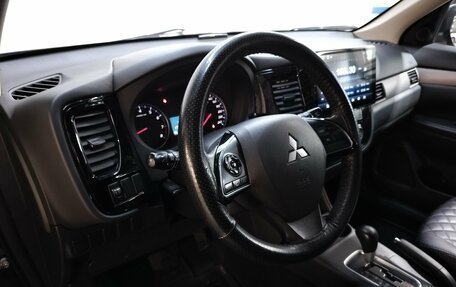 Mitsubishi Outlander III рестайлинг 3, 2014 год, 1 190 000 рублей, 9 фотография