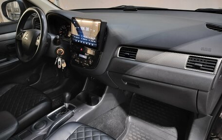 Mitsubishi Outlander III рестайлинг 3, 2014 год, 1 190 000 рублей, 10 фотография