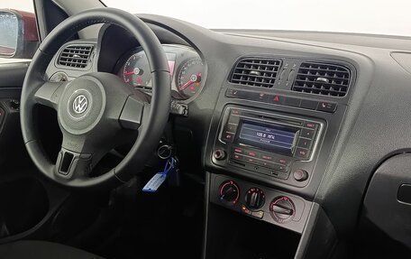 Volkswagen Polo VI (EU Market), 2013 год, 840 000 рублей, 11 фотография