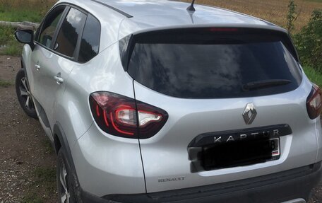 Renault Kaptur I рестайлинг, 2017 год, 855 000 рублей, 3 фотография