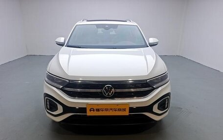 Volkswagen T-Roc I, 2023 год, 1 600 000 рублей, 2 фотография