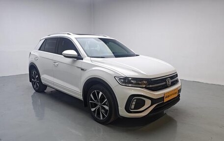 Volkswagen T-Roc I, 2023 год, 1 600 000 рублей, 3 фотография