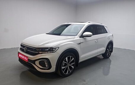 Volkswagen T-Roc I, 2023 год, 1 600 000 рублей, 1 фотография
