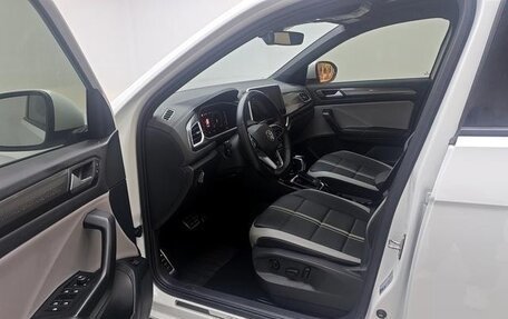 Volkswagen T-Roc I, 2023 год, 1 600 000 рублей, 10 фотография