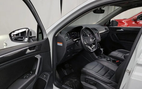Volkswagen Tiguan II, 2023 год, 3 400 000 рублей, 4 фотография
