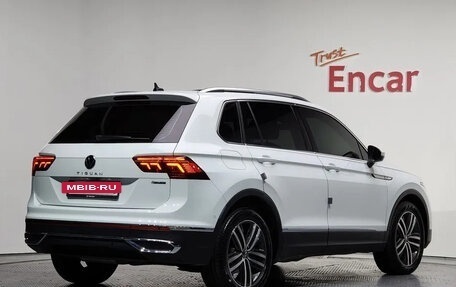 Volkswagen Tiguan II, 2023 год, 3 400 000 рублей, 2 фотография
