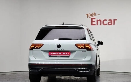 Volkswagen Tiguan II, 2023 год, 3 400 000 рублей, 3 фотография