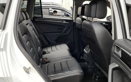 Volkswagen Tiguan II, 2023 год, 3 400 000 рублей, 6 фотография