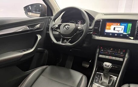Skoda Karoq I, 2022 год, 1 700 000 рублей, 9 фотография