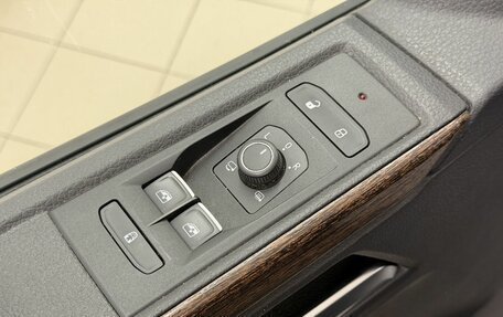 Volkswagen Multivan T6 рестайлинг, 2020 год, 6 400 000 рублей, 17 фотография