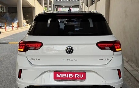 Volkswagen T-Roc I, 2023 год, 1 850 000 рублей, 5 фотография