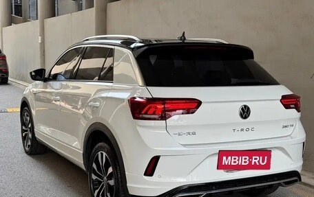 Volkswagen T-Roc I, 2023 год, 1 850 000 рублей, 4 фотография