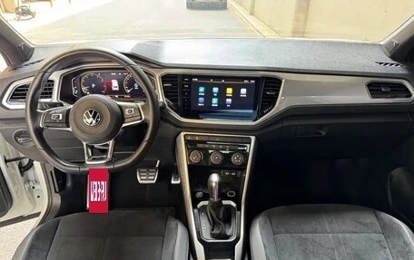 Volkswagen T-Roc I, 2023 год, 1 850 000 рублей, 6 фотография