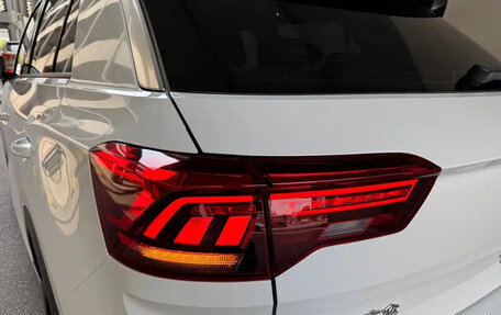 Volkswagen T-Roc I, 2023 год, 1 850 000 рублей, 22 фотография