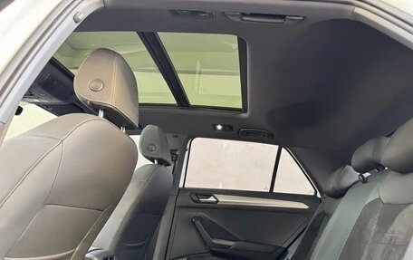 Volkswagen T-Roc I, 2023 год, 1 850 000 рублей, 15 фотография