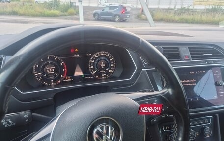 Volkswagen Tiguan II, 2018 год, 1 950 000 рублей, 2 фотография